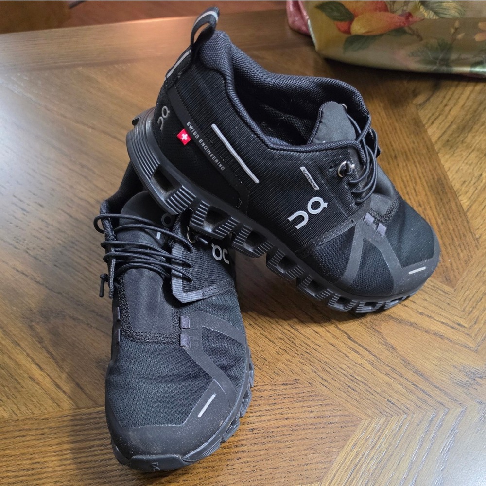On Cloud 5 Waterproof Womens Running Shoes Black 59.98838 US 6 EU 37